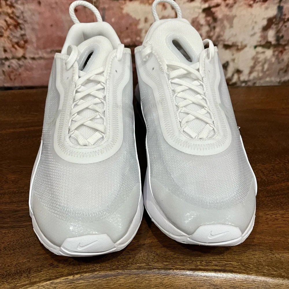 NEW NIKE AIR MAX 2090 SIZE MEN 10 / WOMEN 11.5 - Picture 6 of 8